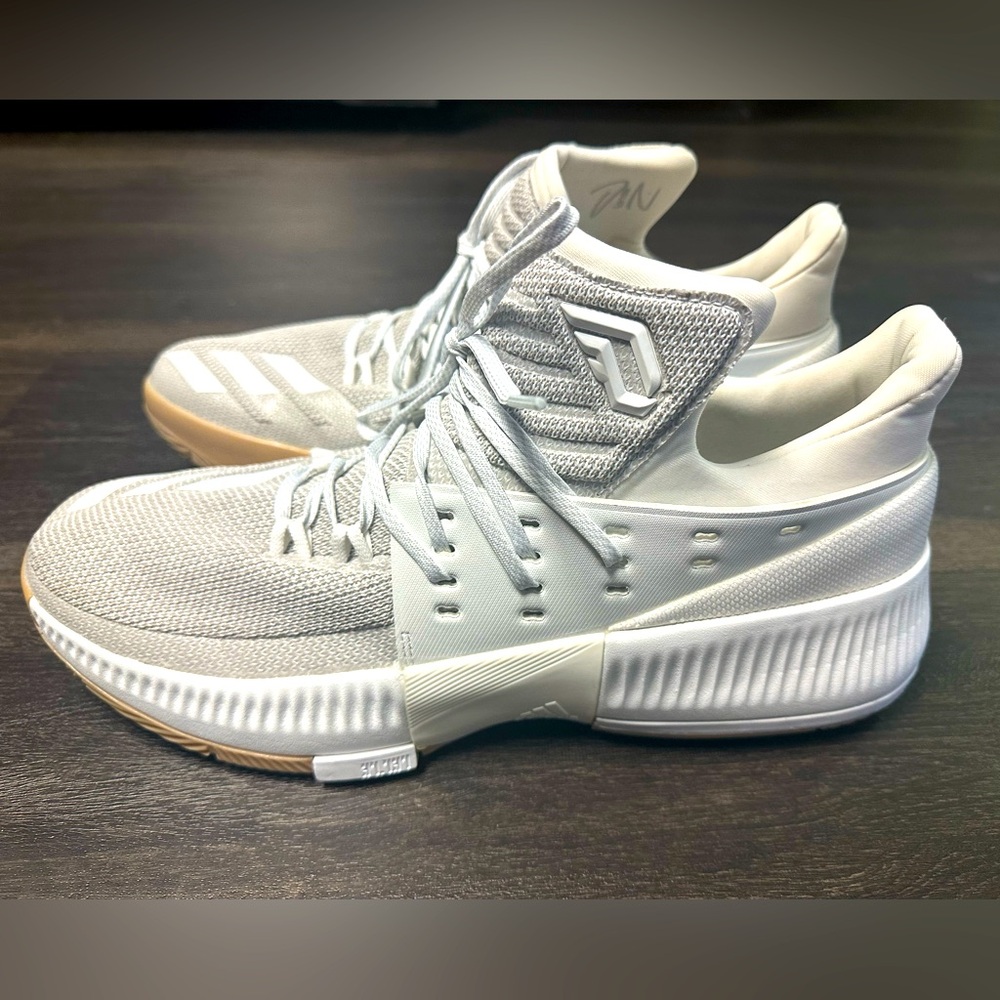Men's Adidas Pro Bounce Low 2017  White/Ice Basketball Shoe 13M RARE